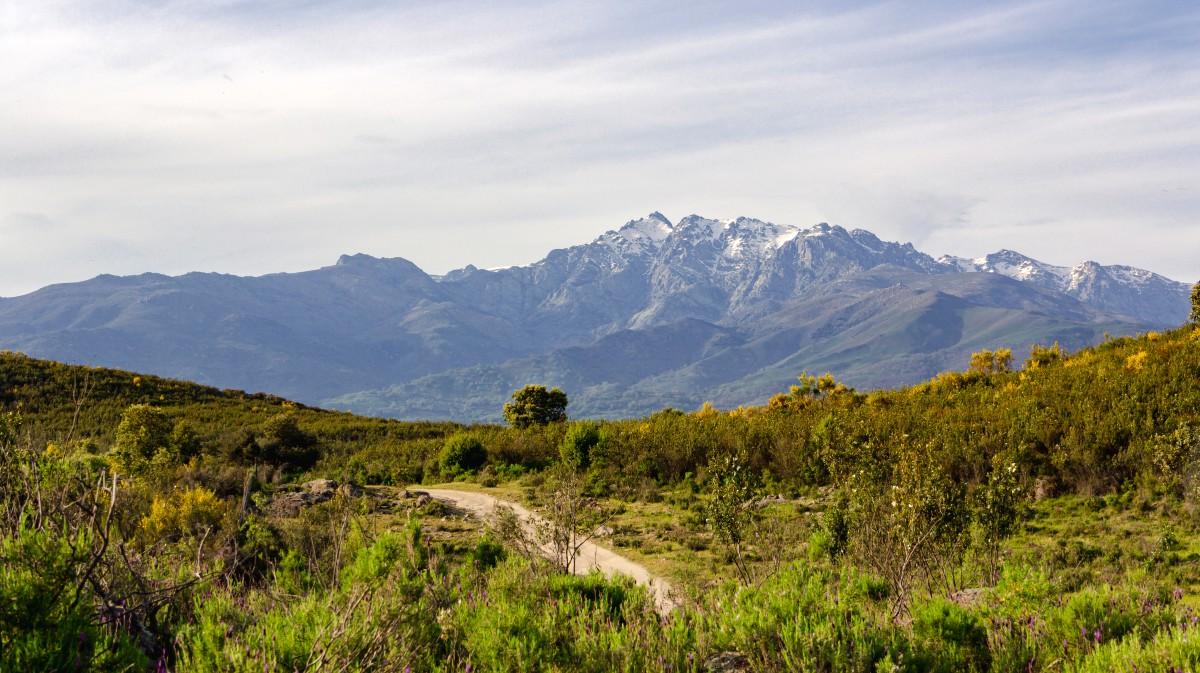 Montañas de la Sierra de Gredos sobre el valle